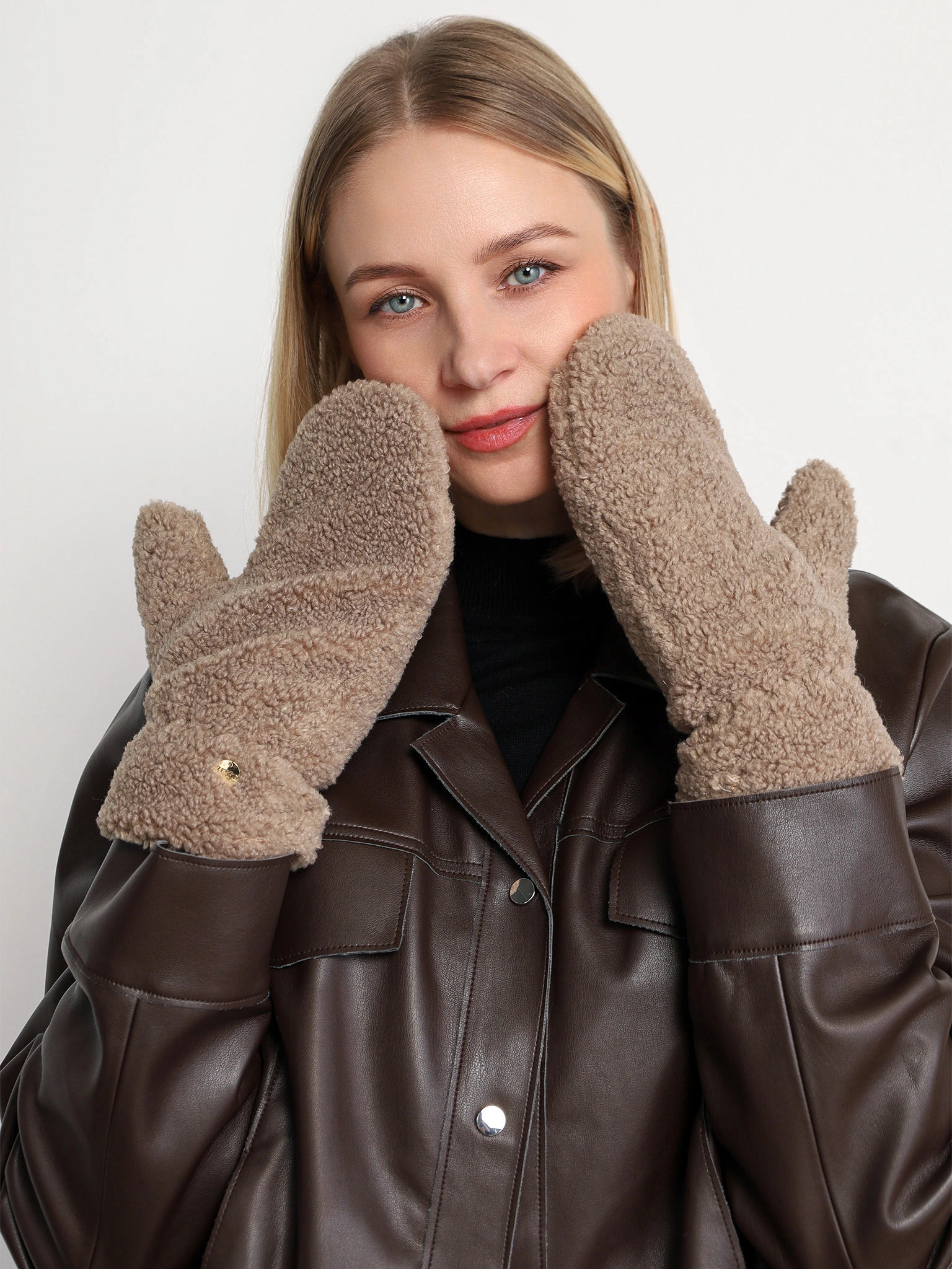 Варежки из ткани букле в ассортименте